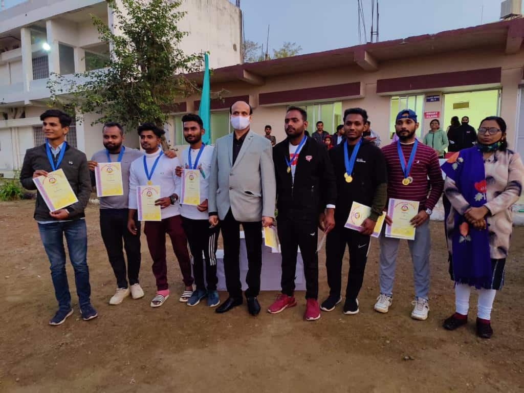 Photograph of students during prize distribution.